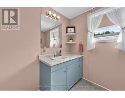4052 Ash Crescent, Severn, ON L3V6H4 Photo 18