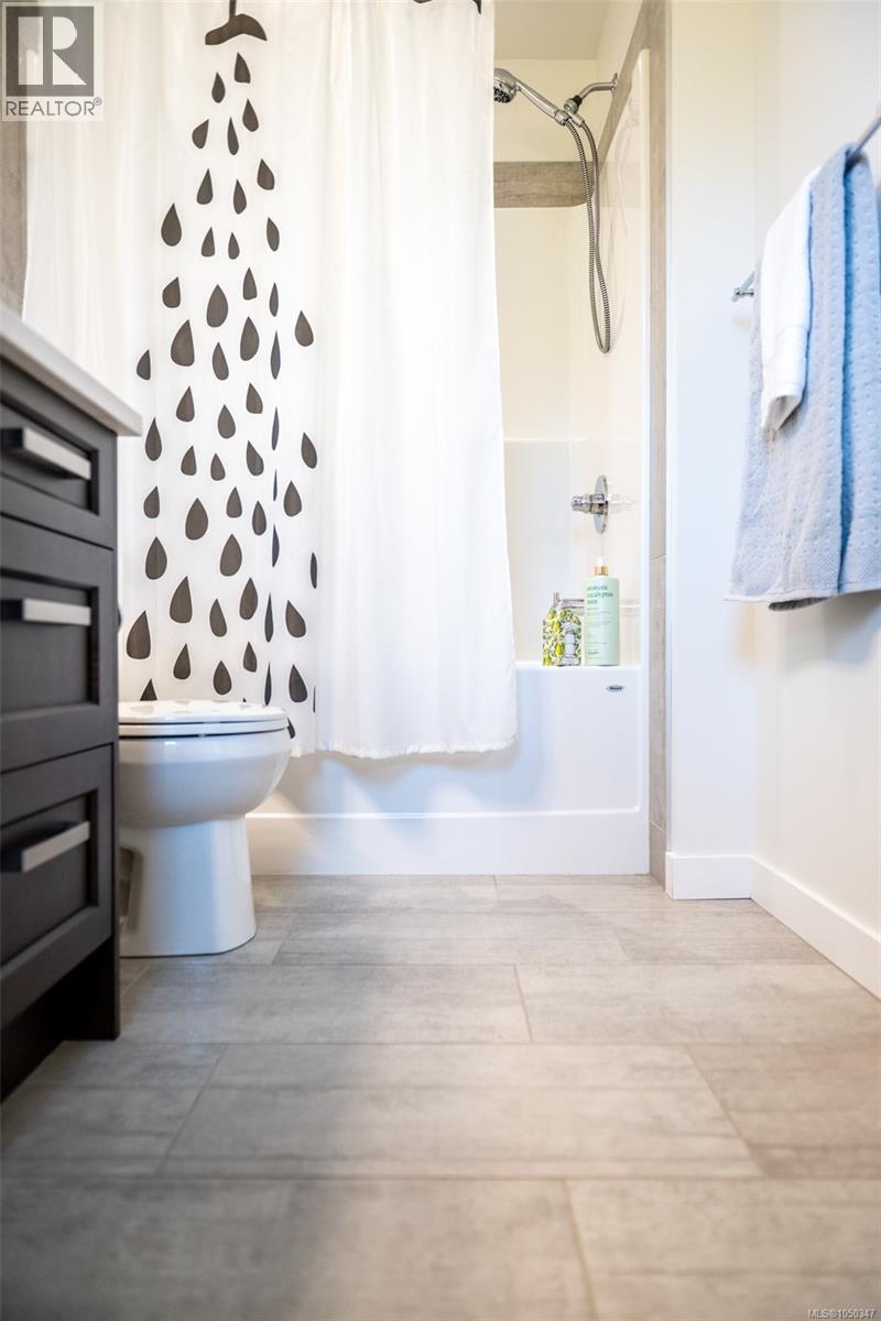 398 Bonaparte St - 28