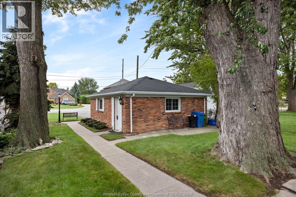 13122 Riverside DRIVE East - Image 29
