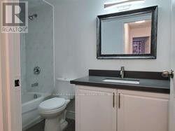 710 - 633 Bay Street, Toronto, ON M5G2G4 Photo 6