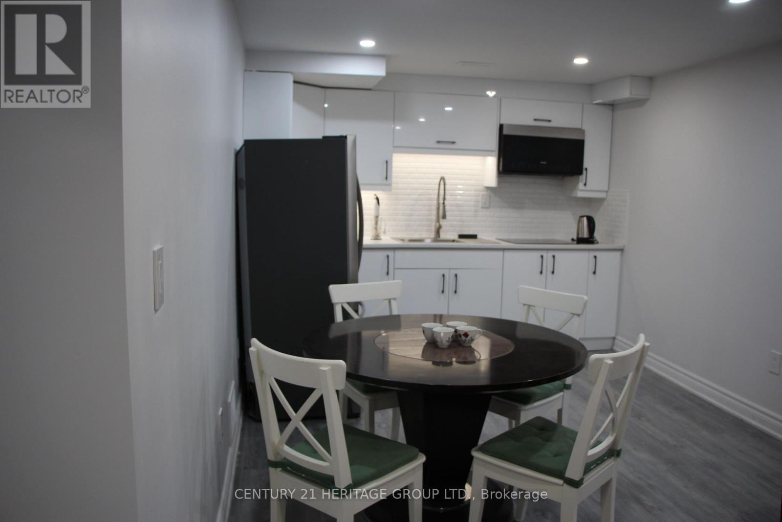 306 SALISBURY LANE, Newmarket (Bristol-London)