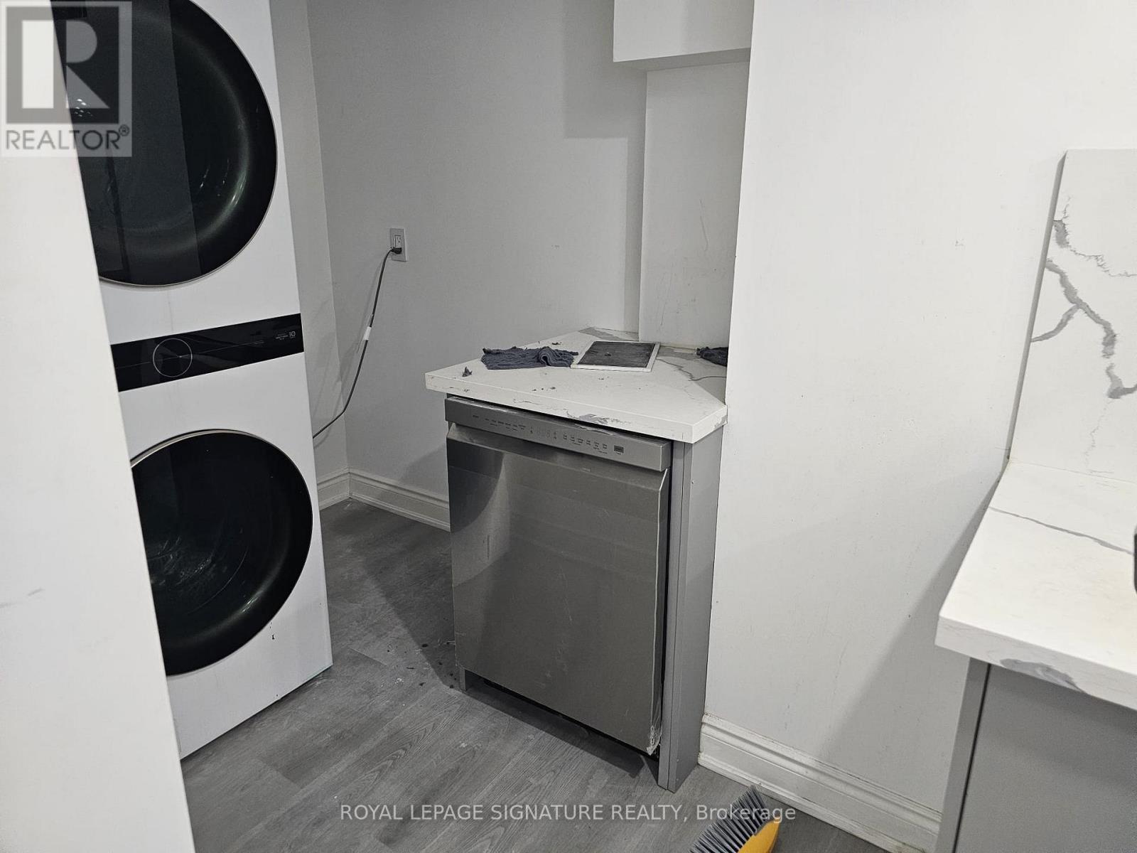 7590 SAINT BARBARA BOULEVARD, Mississauga (Meadowvale Village) — photo 6