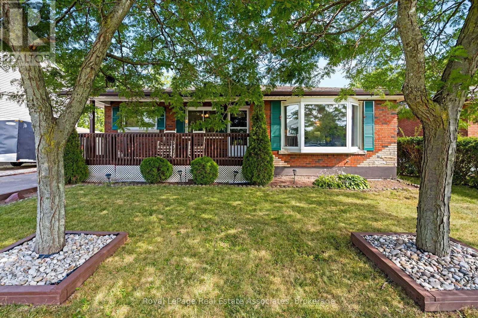 29 TRUFAL AVENUE - 2
