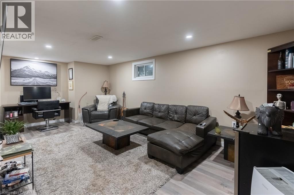83 EAST 15TH Street - 32