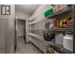 4pc Bathroom - 173 Pantego Road Nw, Calgary, AB T3K0B8 Photo 12