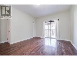 Bathroom - 431 Manning Avenue, Toronto, ON M6G2V6 Photo 14