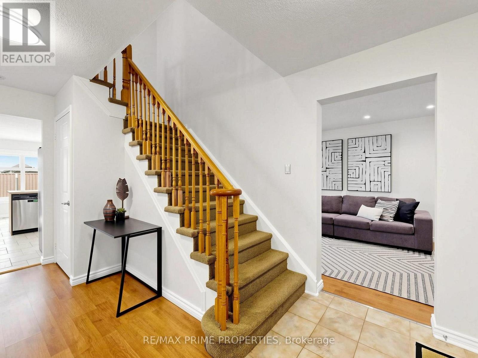 29 REDMOND DRIVE, Ajax (Central) — photo 6