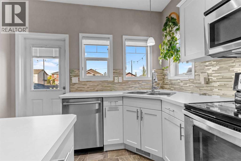 Listing photo – 20 Radcliff Way, Sylvan Lake
