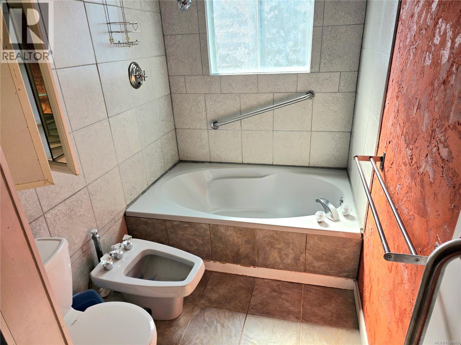 3039 5th Ave - Image 8