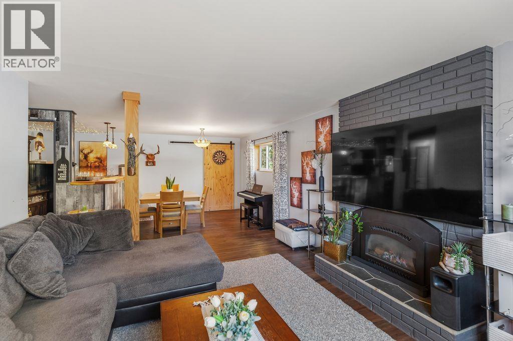 Photo 16 of 31 — 4705 CHIEF LAKE ROAD · Prince George, BC