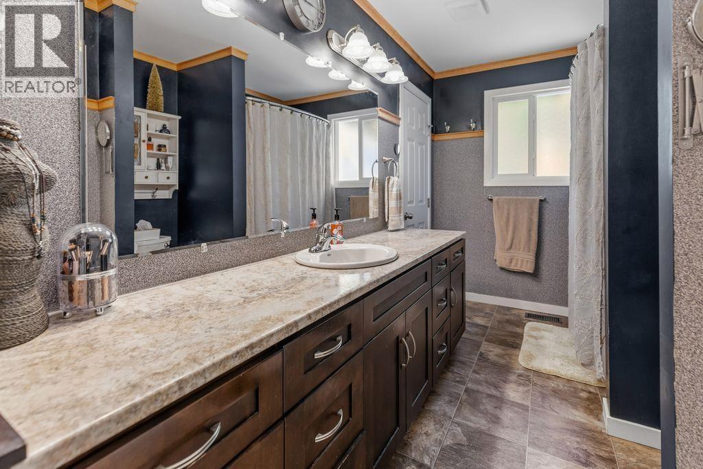 Photo 15 of 31 — 4705 CHIEF LAKE ROAD · Prince George, BC