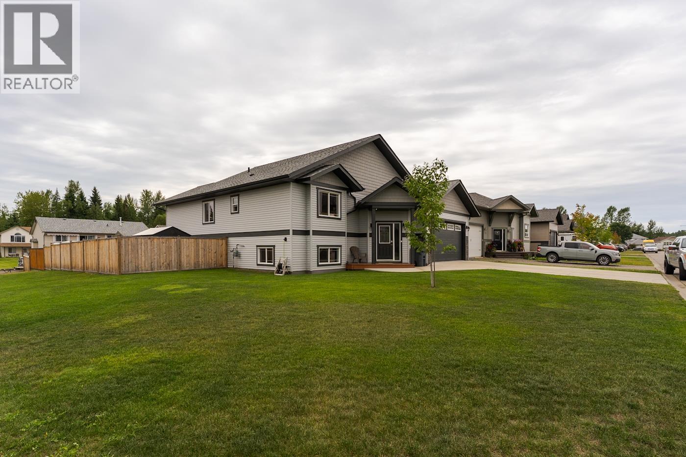 Living room of 5355 WOODVALLEY DRIVE · Prince George, BC