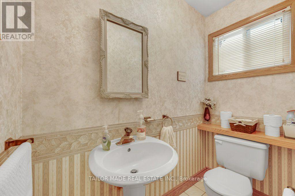 22 GREYSTONE CRESCENT - 18