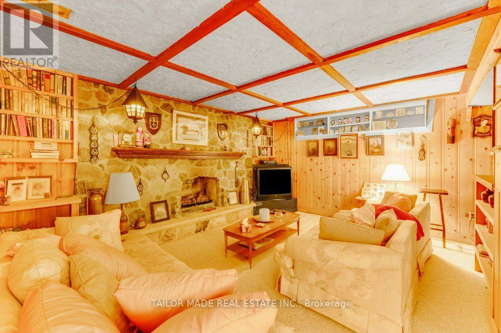 22 GREYSTONE CRESCENT - 21