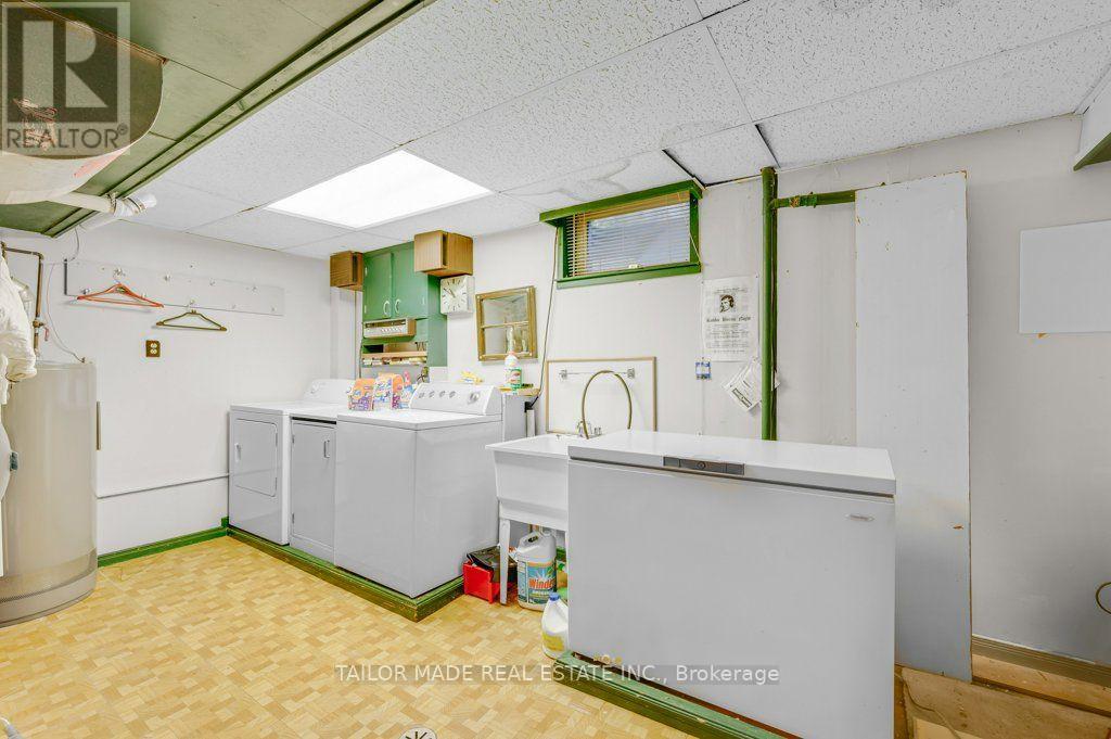 22 GREYSTONE CRESCENT - 32