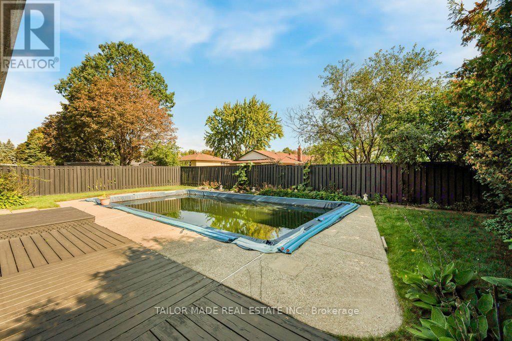 22 GREYSTONE CRESCENT - 34