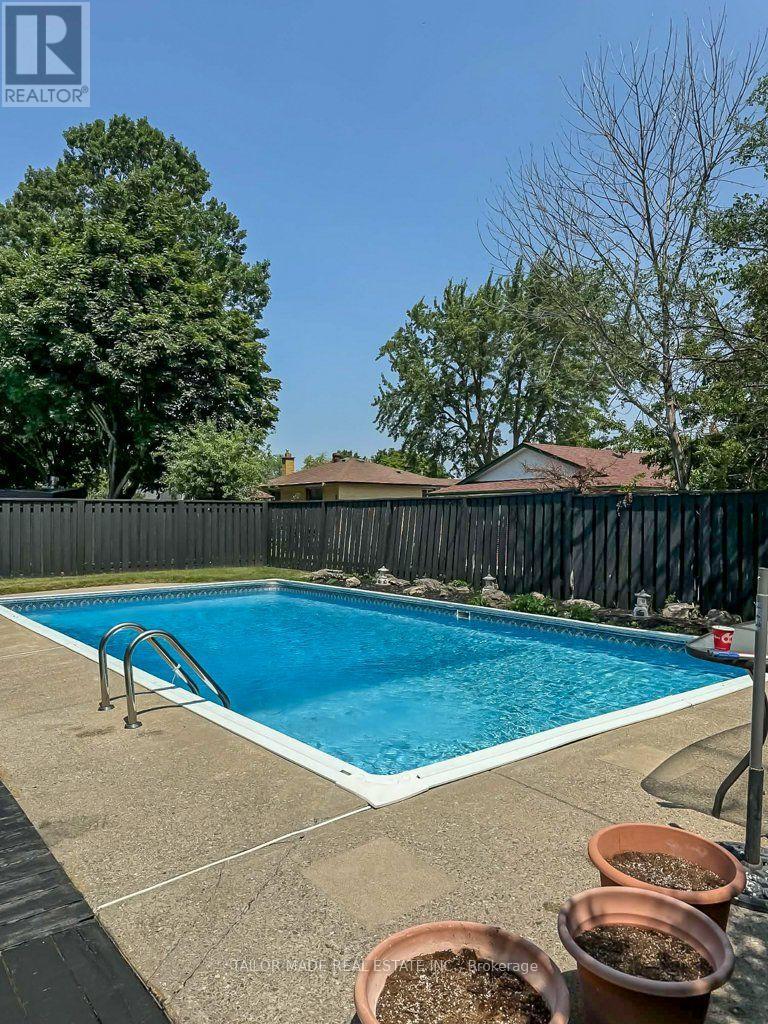 22 GREYSTONE CRESCENT - 36