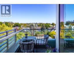 401 986 Heywood Ave, Victoria, BC V8V2Y6 Photo 32