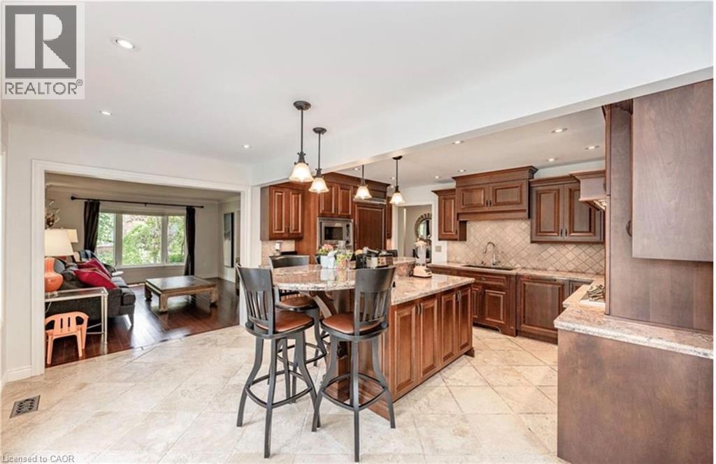 500 BLENHEIM Crescent, Oakville — photo 11