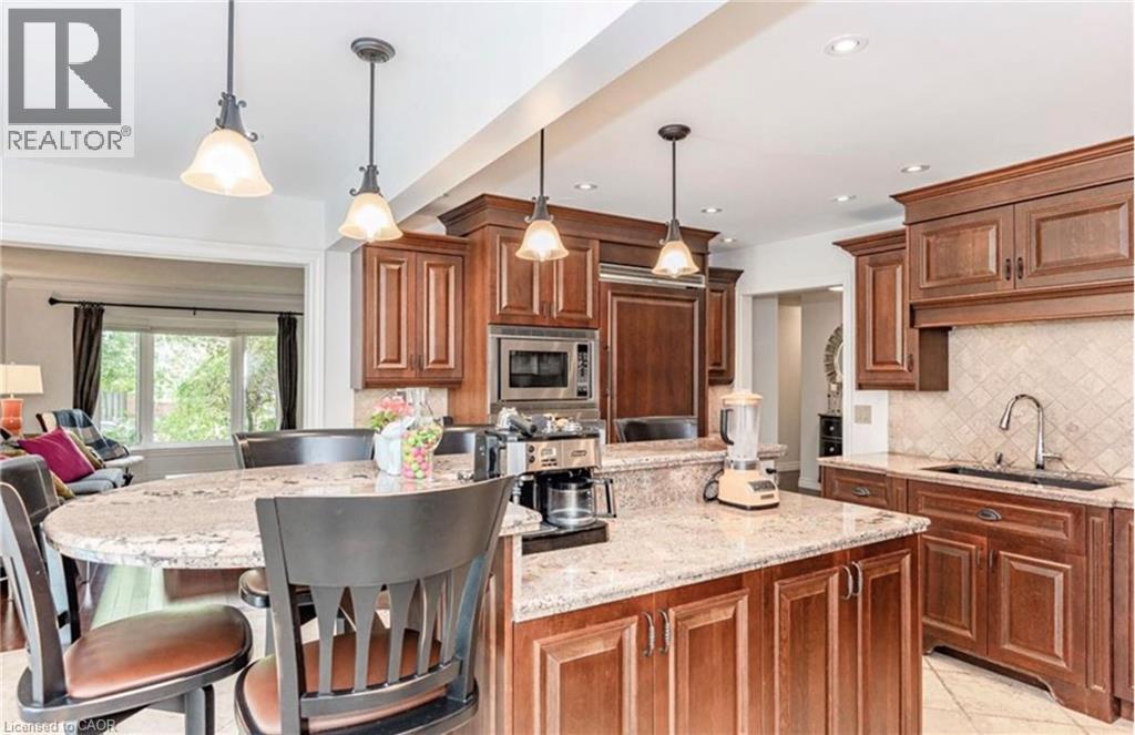 500 BLENHEIM Crescent, Oakville — photo 12