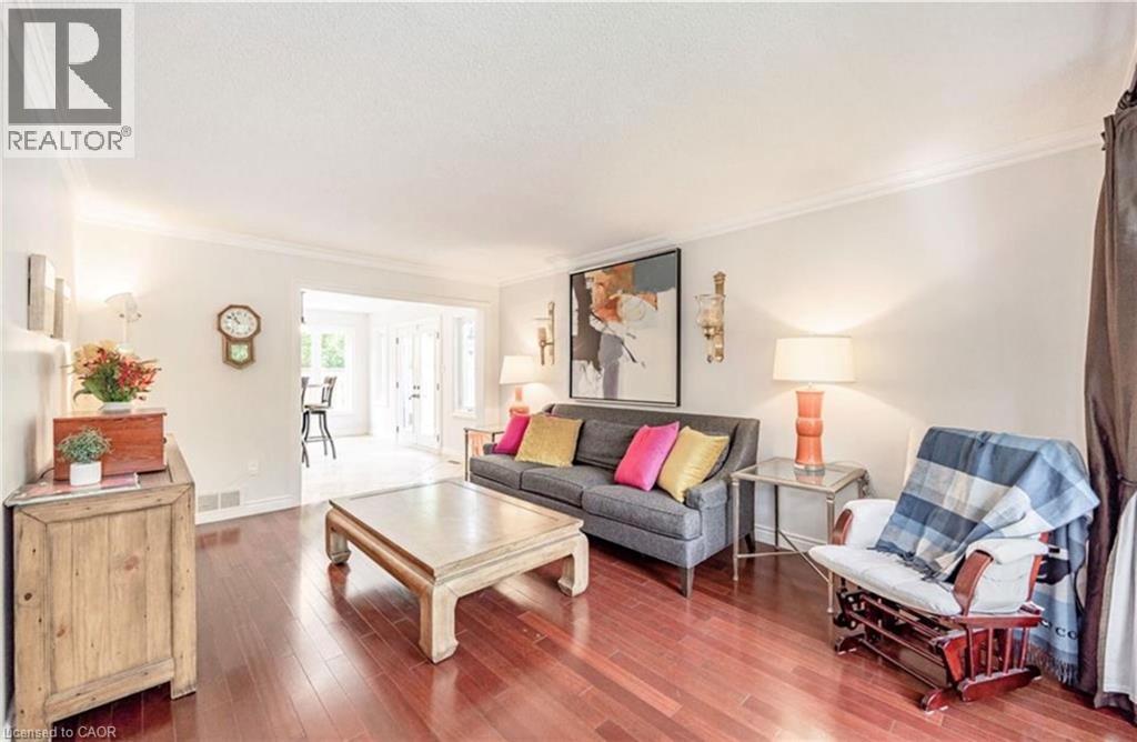 500 BLENHEIM Crescent, Oakville — photo 8
