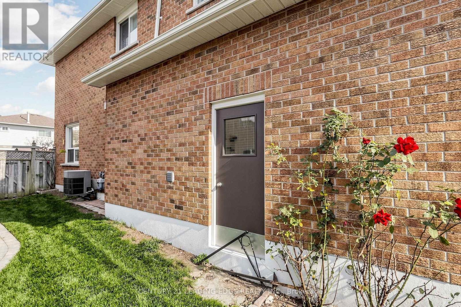 92 ERICKSON DRIVE - 36