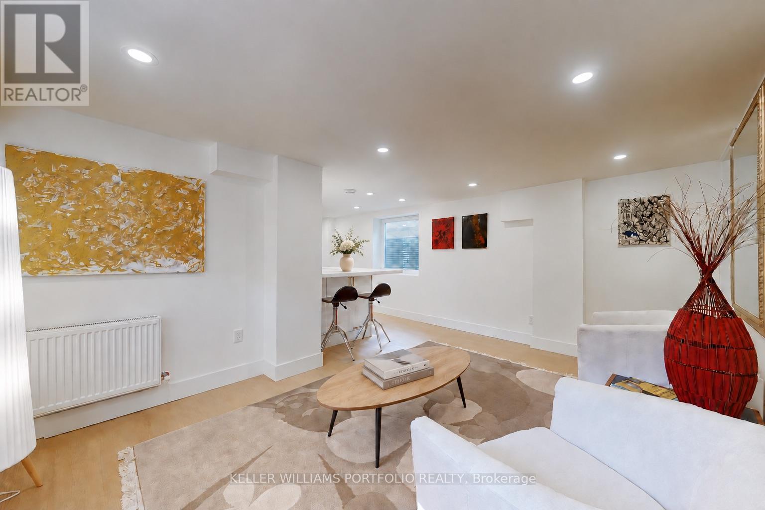 22 PITT AVENUE - 19