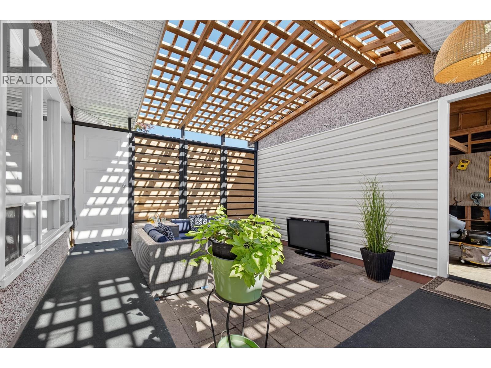 1261 Lawson Avenue, Kelowna