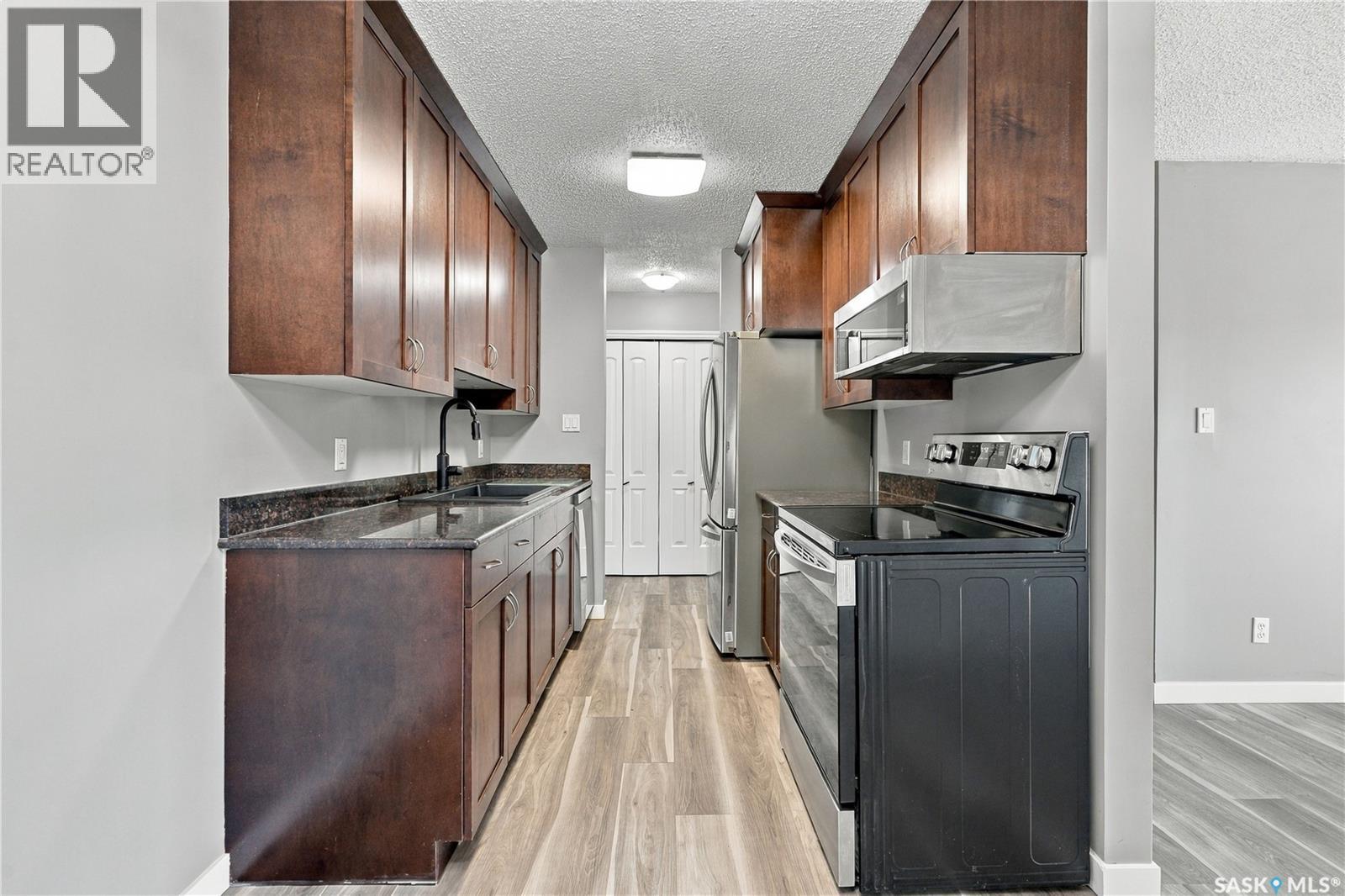 210 2233 St Henry AVENUE, Saskatoon — photo 2