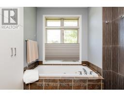 Bathroom - 1 - 139 Glendale Avenue, St  Catharines, ON L2T2K2 Photo 16