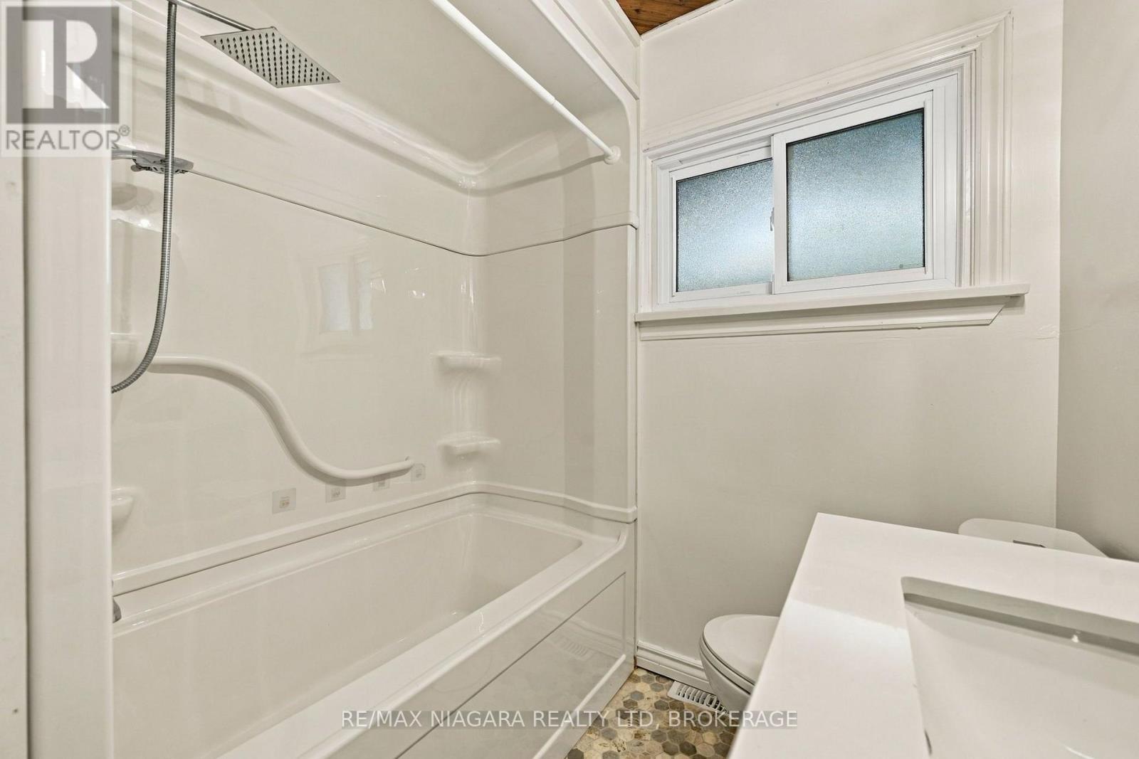 8 NORTH CRESCENT DRIVE N - Image 10