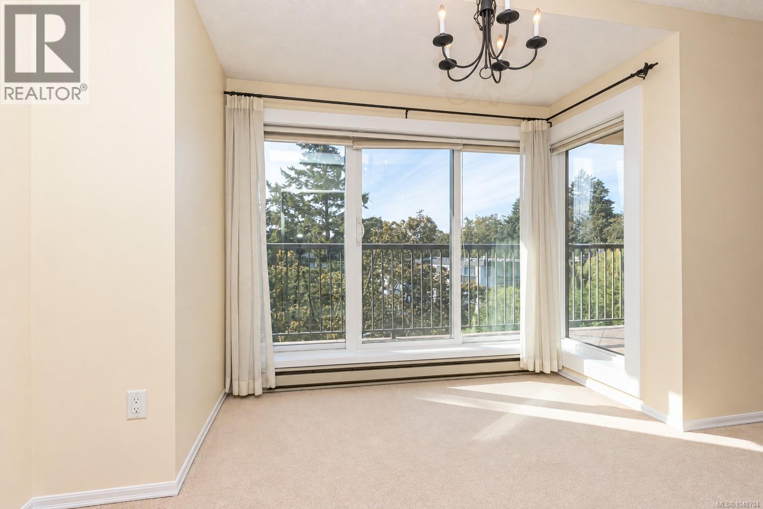 #404 4030 Quadra St - 6