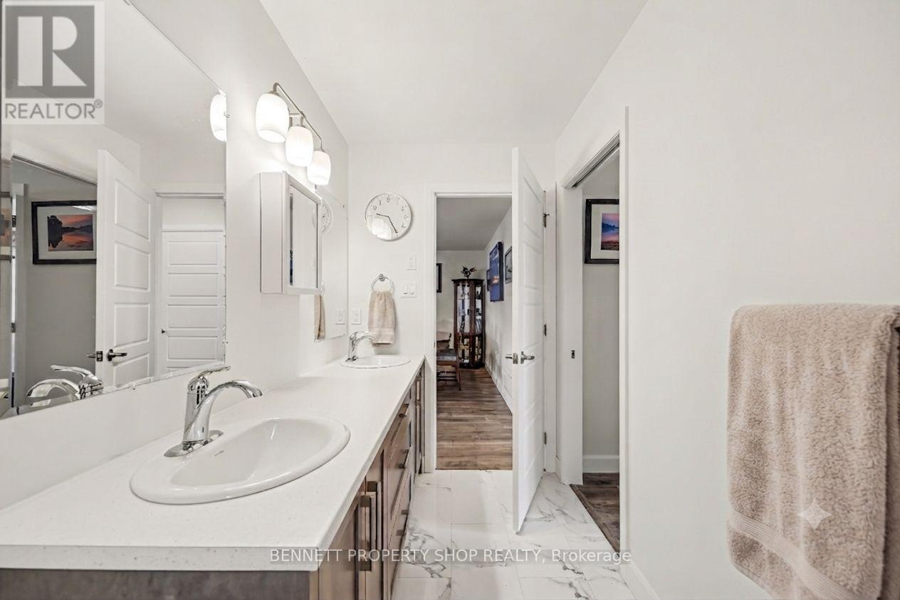 8 ROTTERDAM WAY - 9