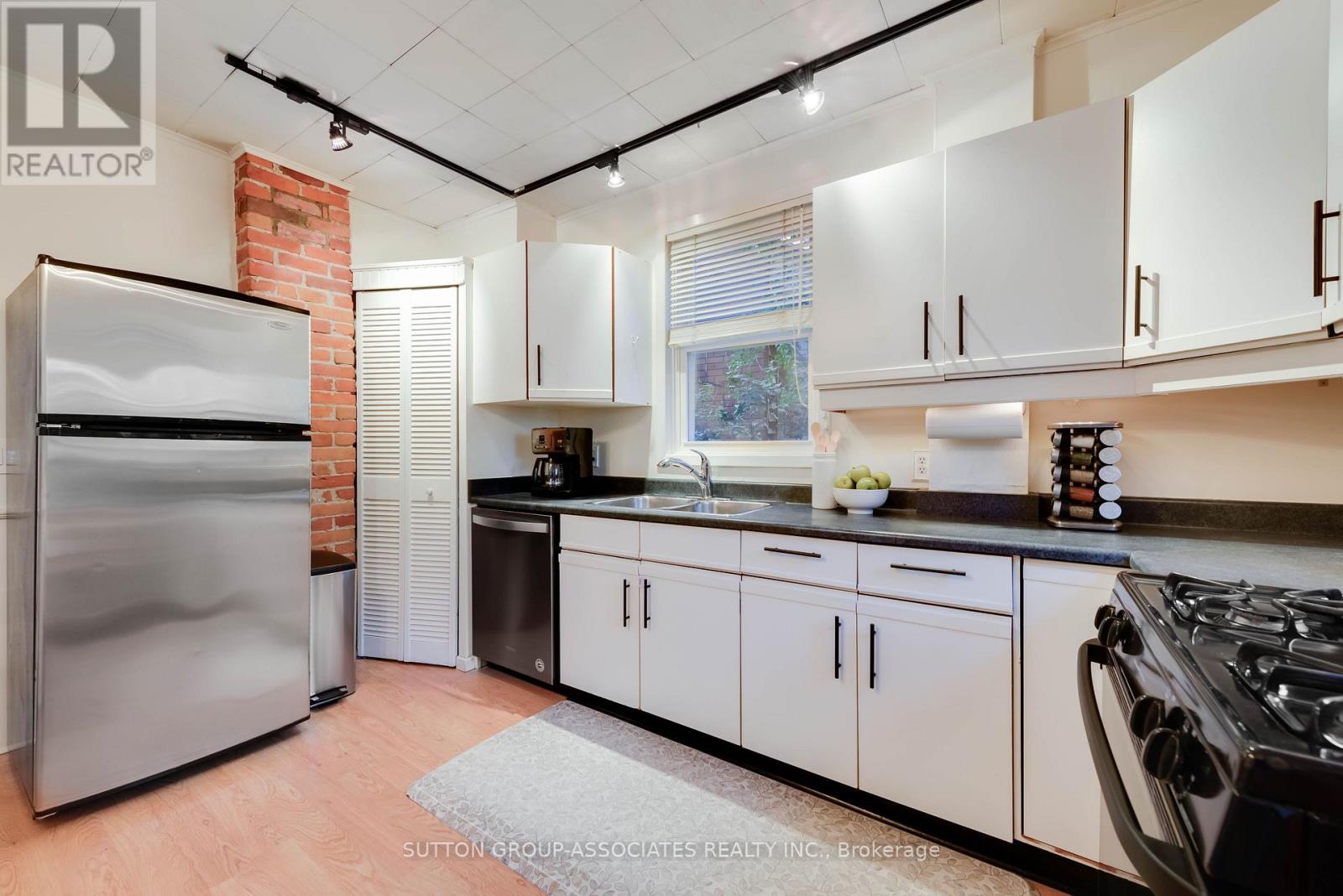 47 HOCKEN AVENUE - 11