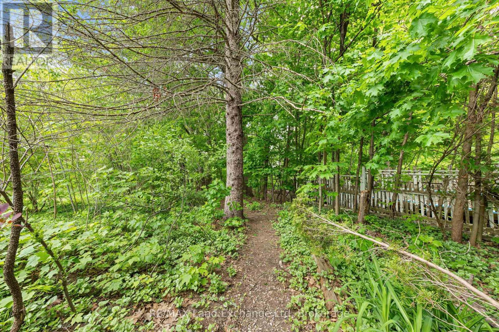 836 VICTORIA STREET - Image 32