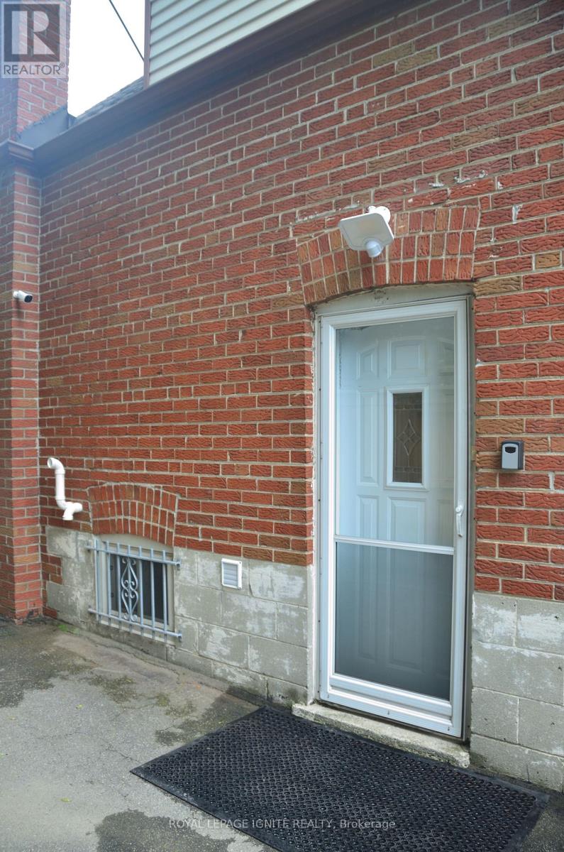 BSMT - 1001 PHARMACY AVENUE, Toronto (Wexford-Maryvale) — photo 2