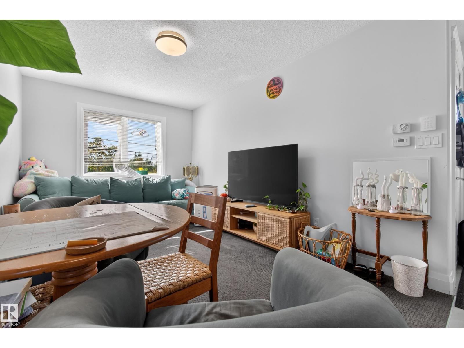 11167 62 AV NW - 60