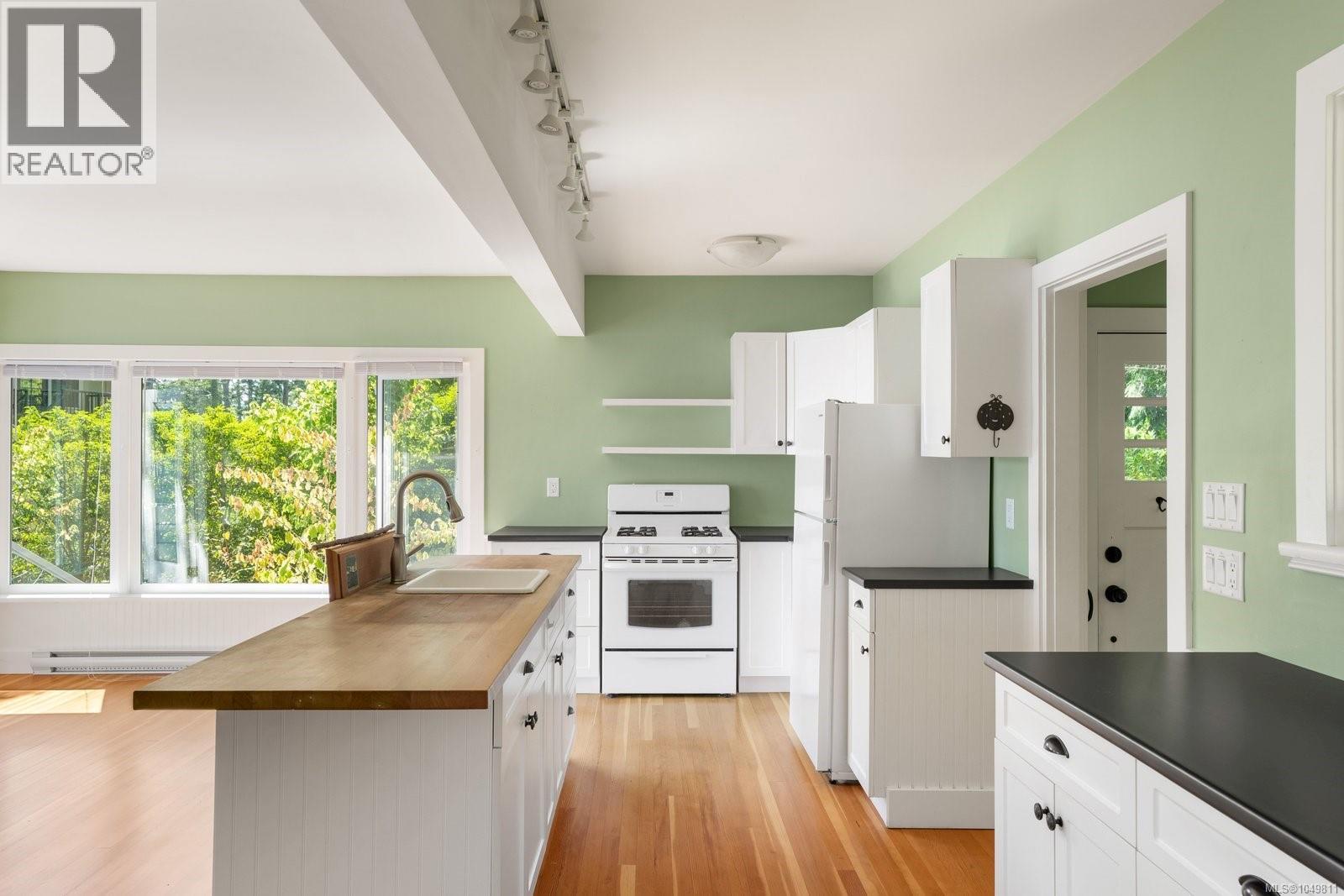 389 Moses Point Rd - Image 22
