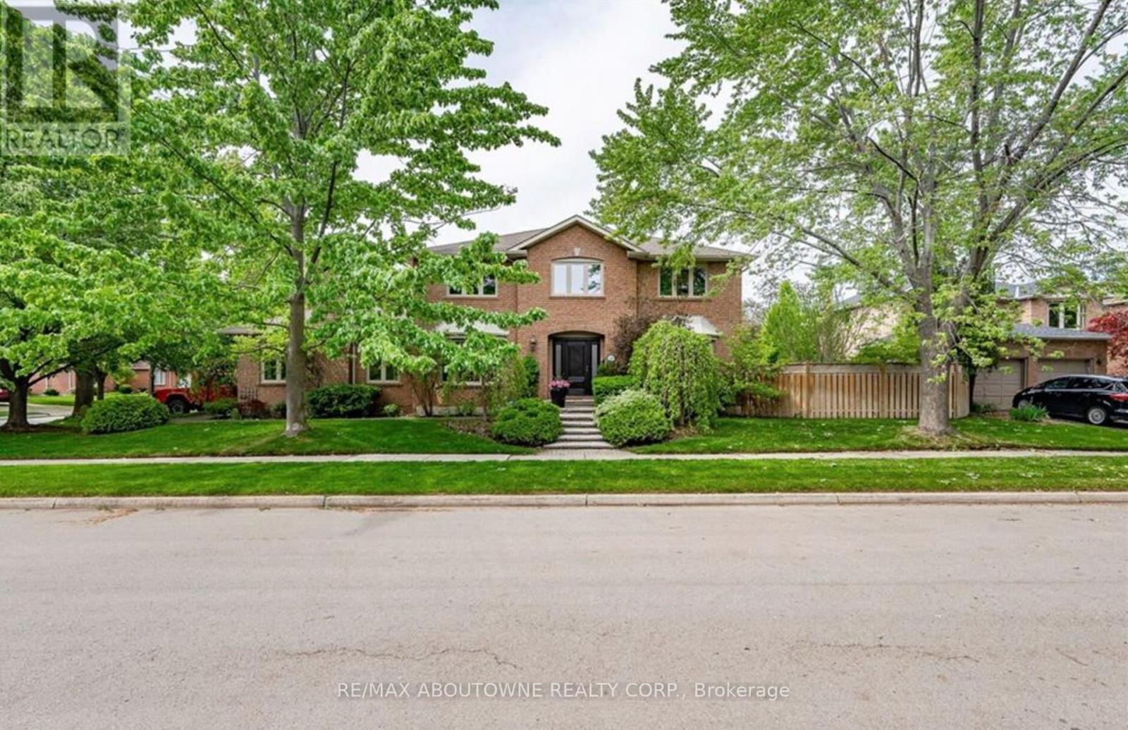 500 BLENHEIM CRESCENT, Oakville (FD Ford) — photo 2