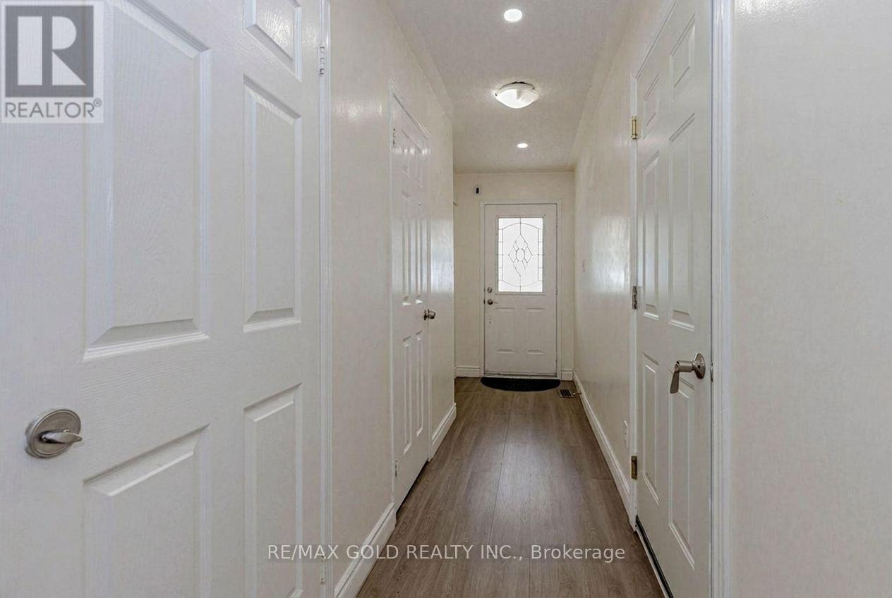 35 RIDGEFIELD COURT, Brampton (Vales of Castlemore) — photo 4