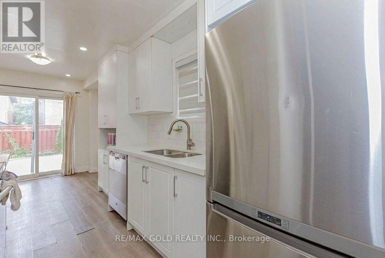 35 RIDGEFIELD COURT, Brampton (Vales of Castlemore) — photo 9
