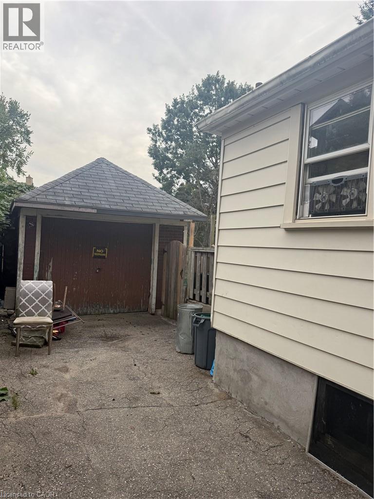 429 PARK Street — photo 2