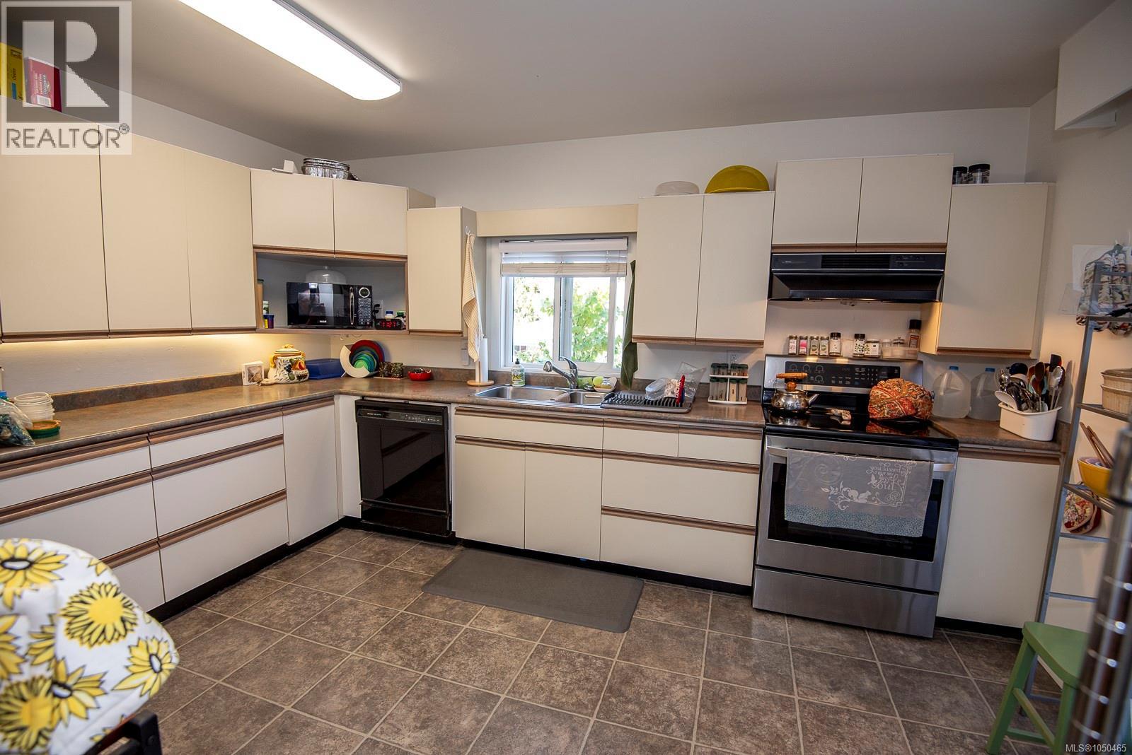 #13 3060 Harriet Rd - 11