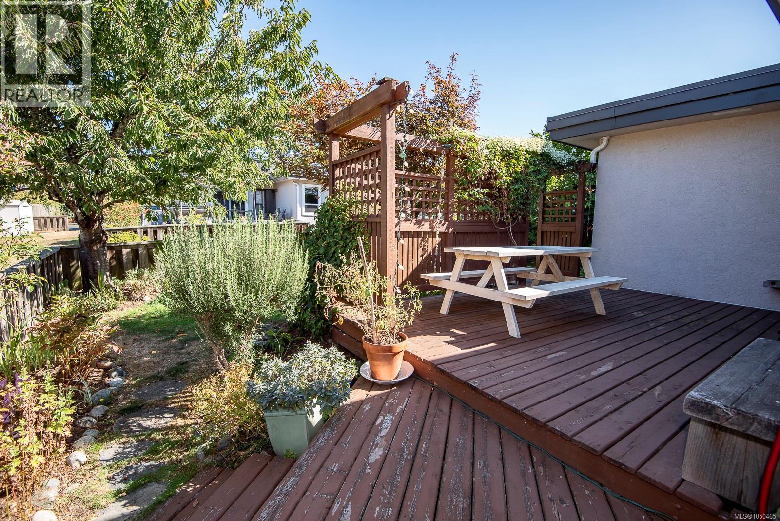 #13 3060 Harriet Rd - 32