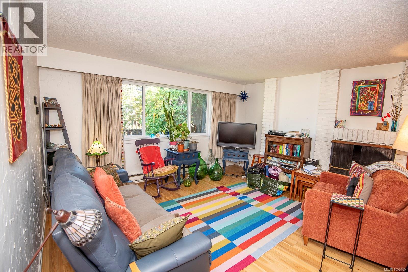 #13 3060 Harriet Rd - 5