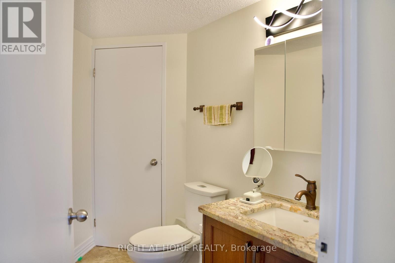#205 35 HOLLAND AVENUE - 20