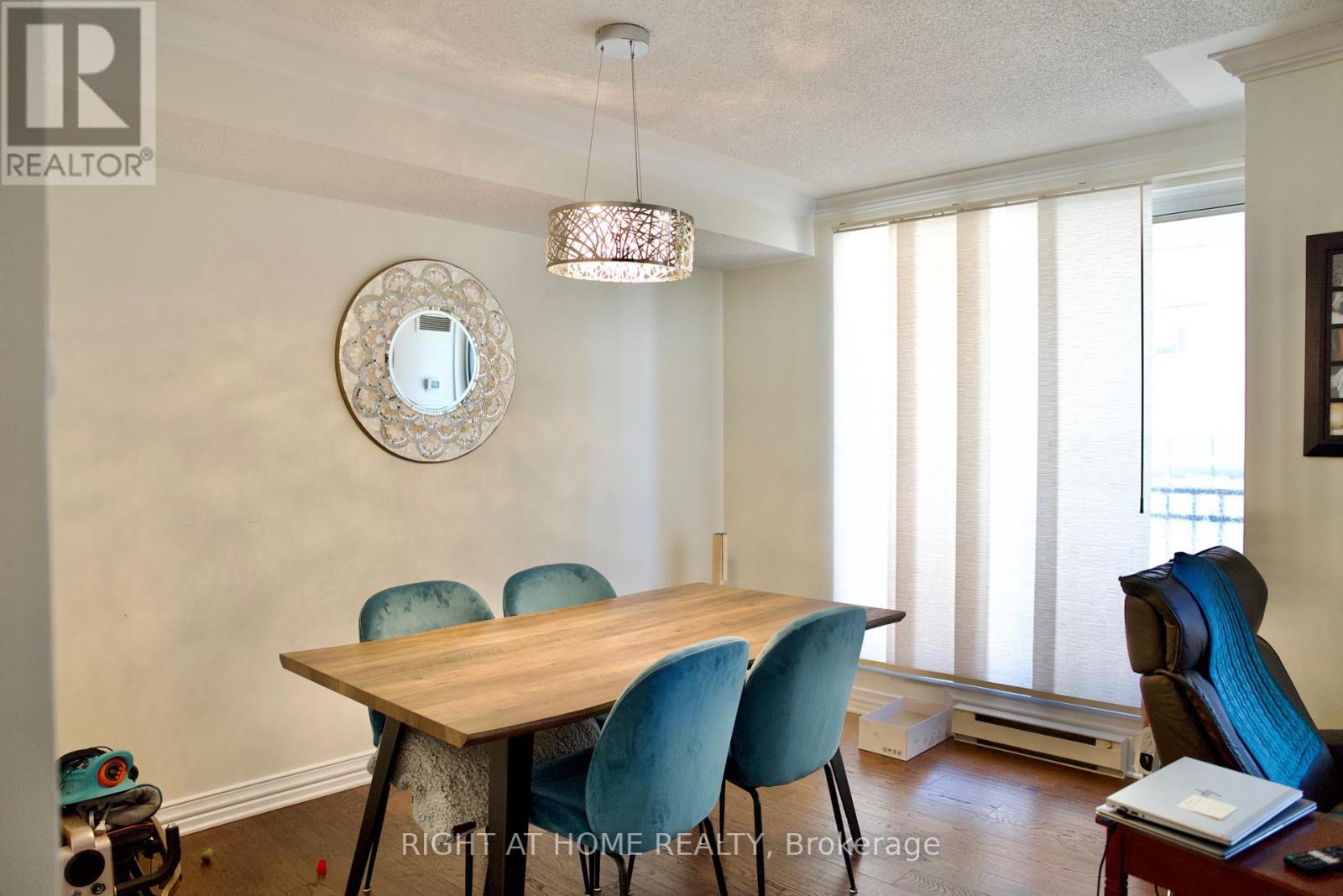#205 35 HOLLAND AVENUE - 12