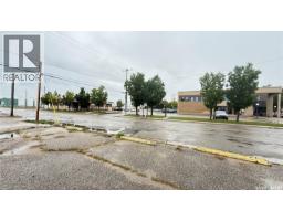 905 4th Street, Estevan, SK S4A0W2 Photo 9
