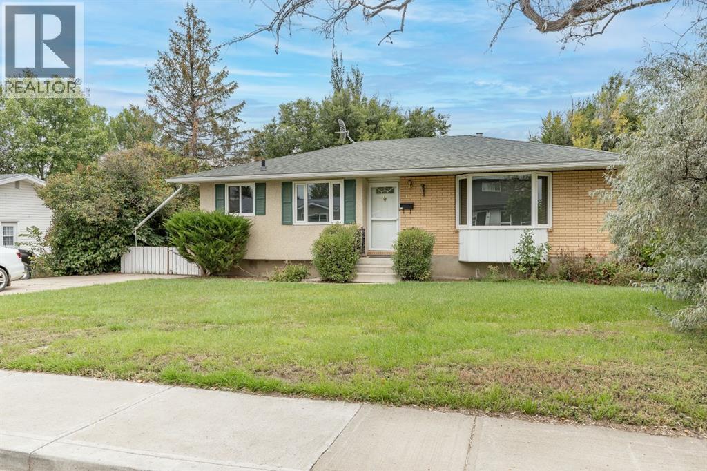 418 3 Avenue E, Bow Island, Alberta, T0K0G0
