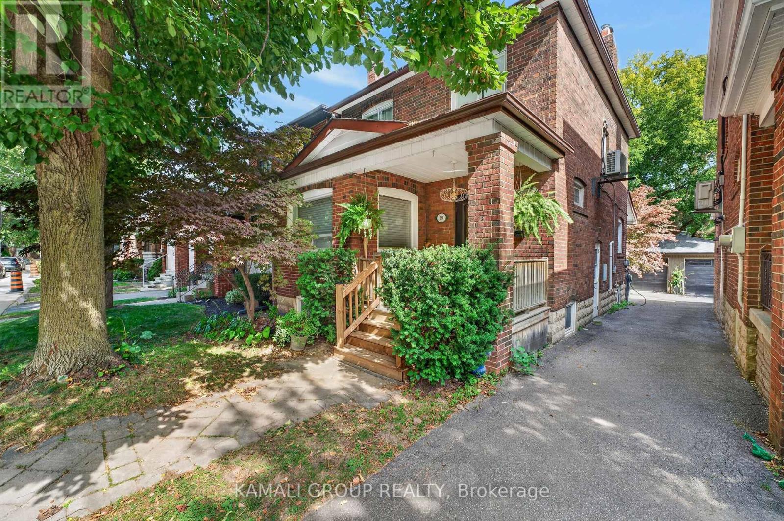 19 BELLE AYRE BOULEVARD, Toronto (Mount Pleasant East)